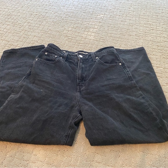 Women’s Black Levi’s Balloon Leg Size 26